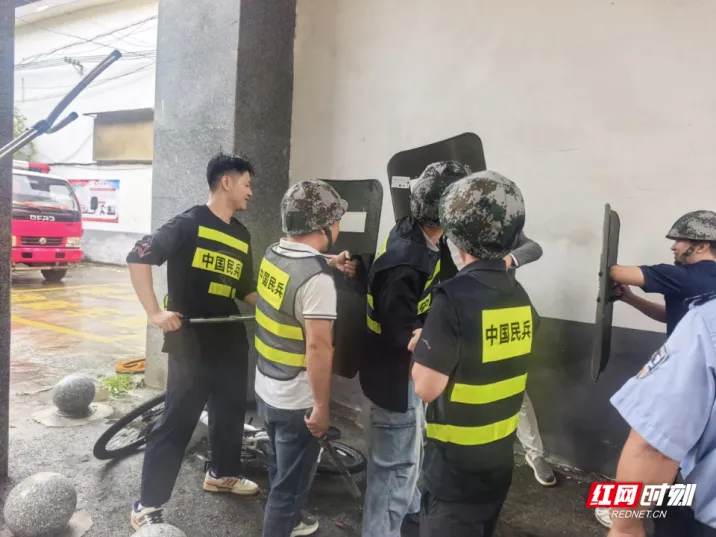 安仁县安平镇：以练备战筑防线 凝心聚力保平安