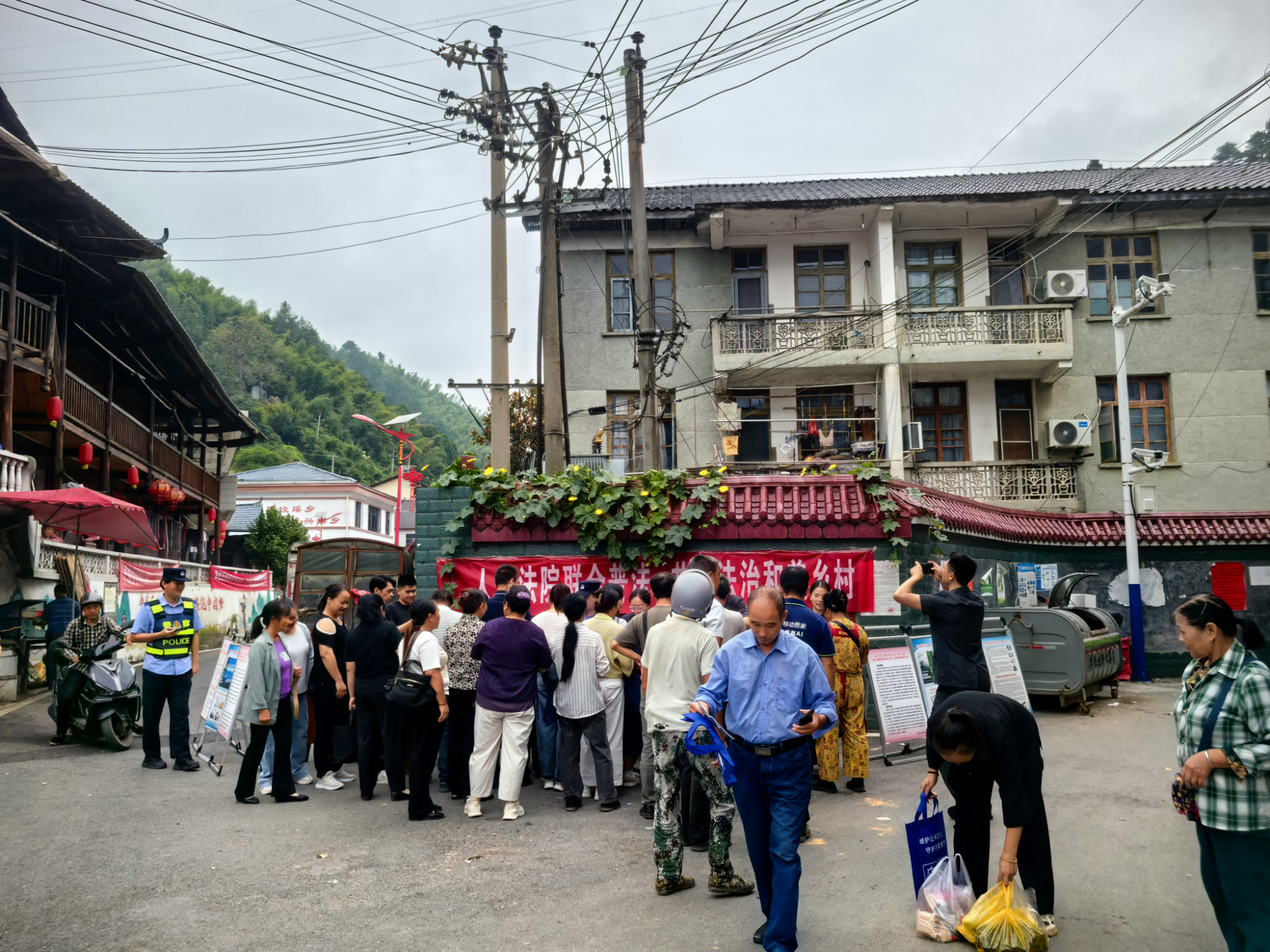送法进瑶乡 赋能促治理——龙船塘瑶族乡人大与市法院联合开展法治宣传培训