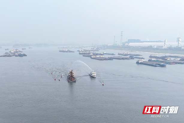 视频丨湘潭多部门联合举行湘江水域船舶火灾救援实战演练
