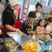 巧手制月饼 欢乐庆中秋 八方社区开展中秋亲子手工活动