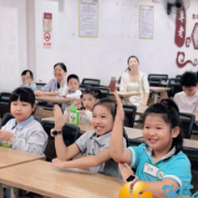 童趣闹中秋 巧手庆团圆