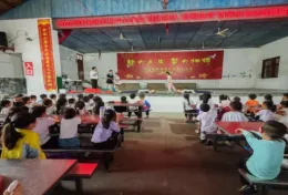 湖南教师将防溺水急救课程带入山村小学