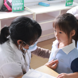 君山区卫健局牵头走进柳林洲小学开展“五健”筛查 护航儿童青少年健康成长