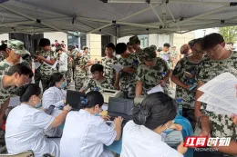 湖南吉利汽车职业技术学院：“迷彩绿”遇上“爱心红” 热血青春为生命接力