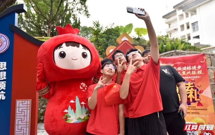 张家界市民族团结进步宣传周丨“八进” 巡回宣传走进吉首大学张家界校区