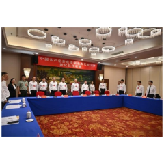 曾超群何朝晖等市领导看望党代表