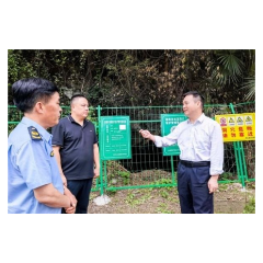 何朝晖赴涟源市督导溶洞垃圾整改和安全生产隐患排查工作