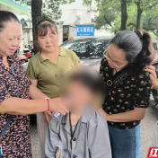 荷塘区志愿者热心救助摔倒老人传递社会正能量