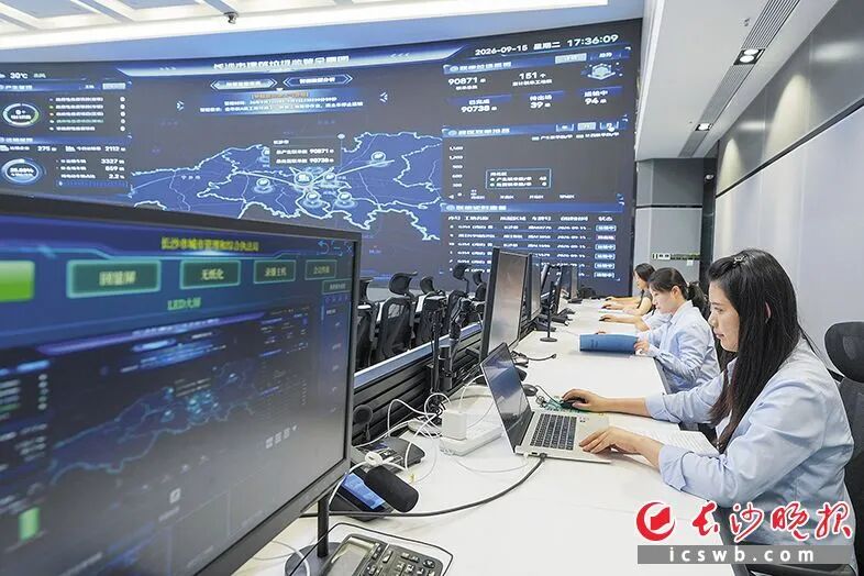 长沙市渣土事务中心启用全新升级的电子联单,实现来源可查、去向可追、责任可究。 郭雨滴 摄