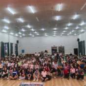 跨越山海的“人生课” 香港传心源慈善公益团队走进张家界第三中学开展“模拟人生”活动