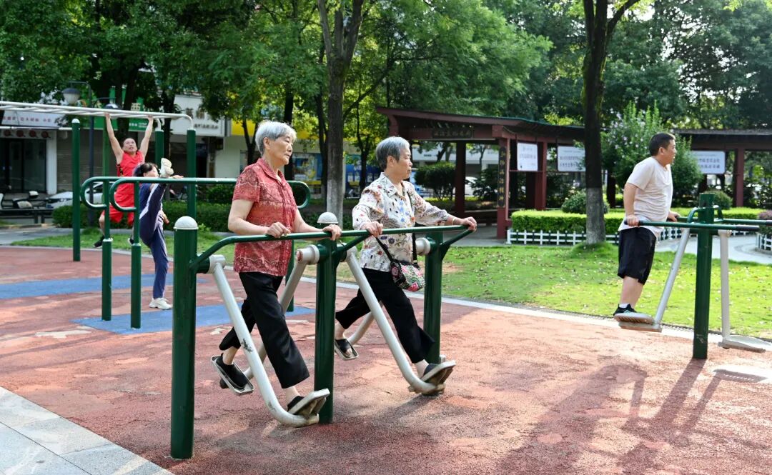 湖南洞口:“口袋公园”便民健身_L.jpeg