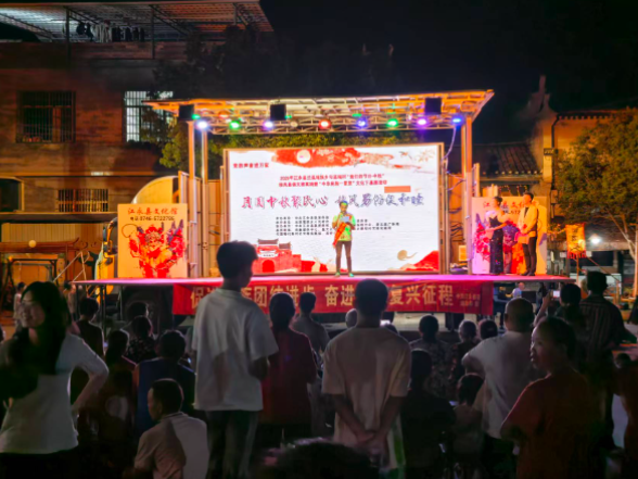 江永：党群阵地搭戏台 中秋送戏润瑶乡