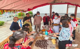 安仁县灵官镇：村民自办音乐节，月饼送给最需要的人