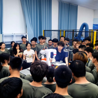 湖南工程学院“智启新程，创享未来”科技展点亮新生科创热情