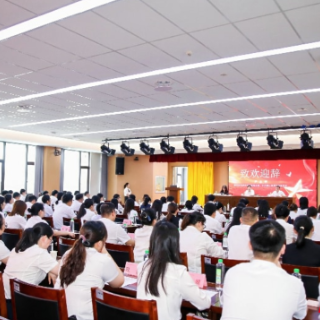 中国人寿湖南省分公司组织青年职工赴韶山开展研学活动