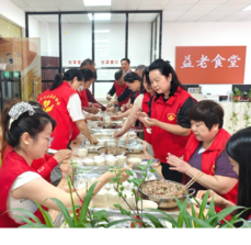 益阳市梓山冲社区益老食堂:科学配餐守护银发健康