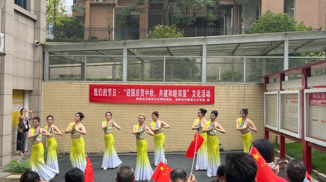 北湖区新泉社区：迎国庆贺中秋 邻里同乐庆双节