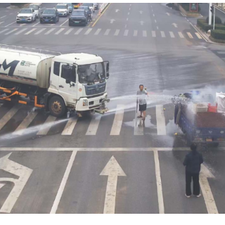 三轮车路边突发火情 衡山环卫司机4分钟极速救火