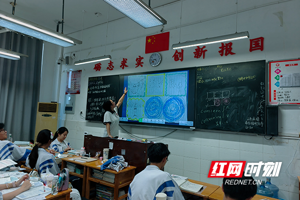 株洲市九方中学高三年级开展“心理魔法壶”团体心理辅导活动