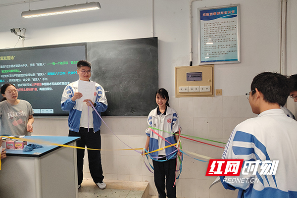 株洲市教科院到九方中学开展信息科技与心理健康教育视导