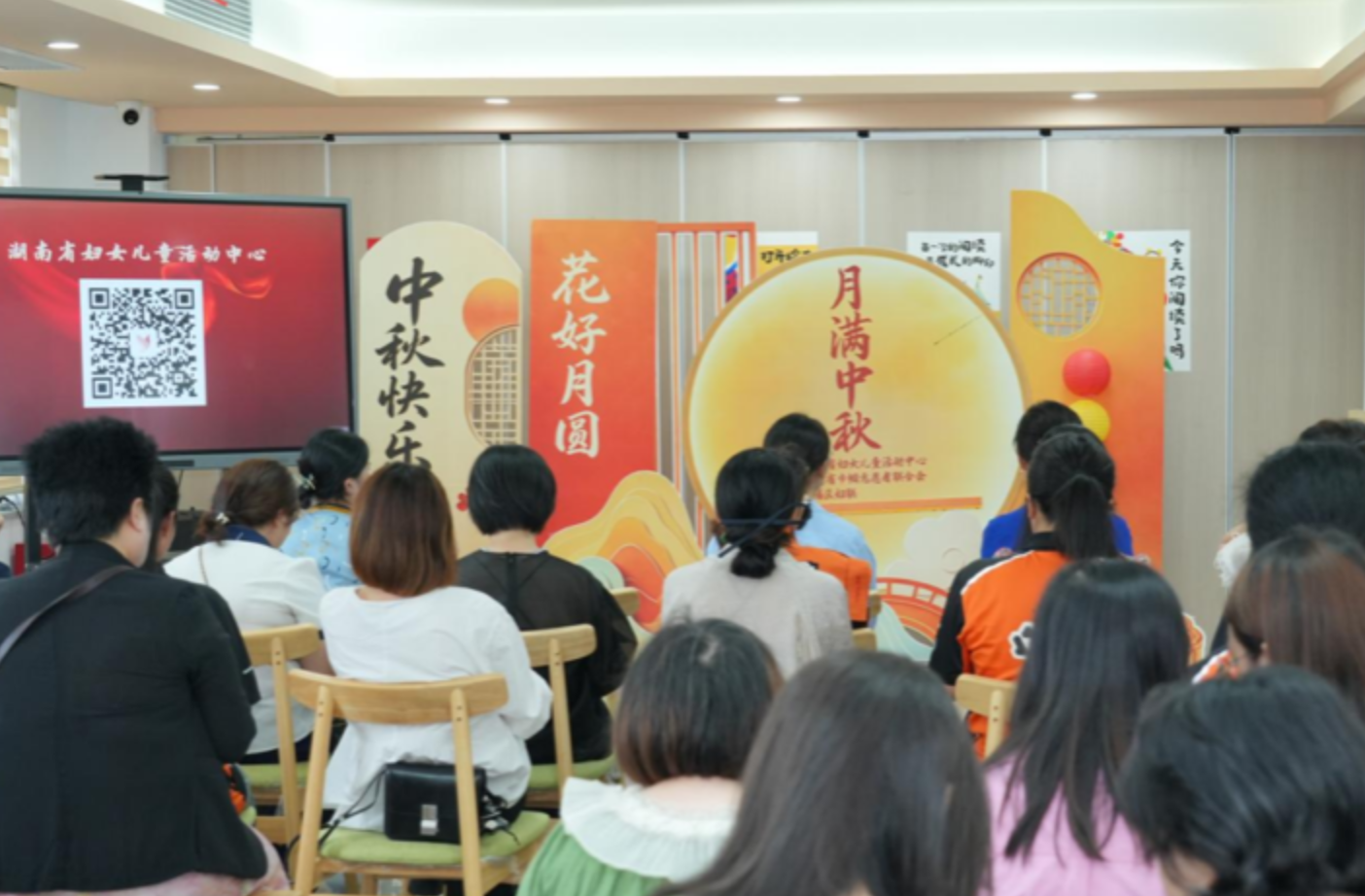 中秋佳节将至 这群新业态女性收到特别的节日礼物