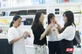 视频丨湘潭消费体察团走进美妆企业 零距离探访“美丽”品控密码