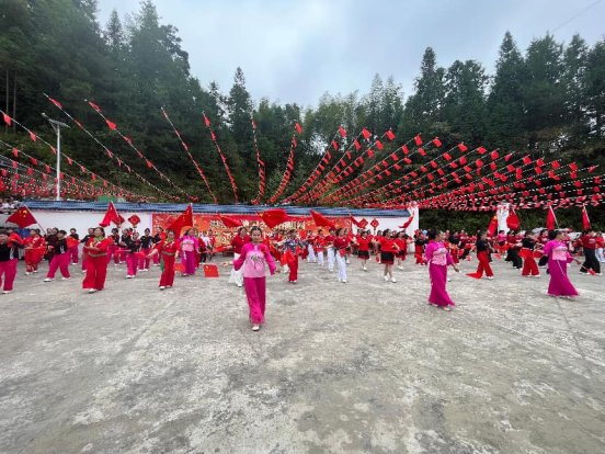 【洗马乡】重阳敬老传美德 脆柿飘香助振兴