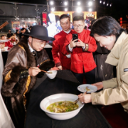 华山论剑“吃鸡”指南：湘佳石门土鸡凭什么征服全国老饕？