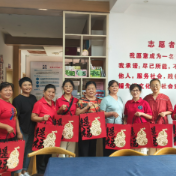 荷塘区月桂社区开展中秋骨干志愿者慰问活动