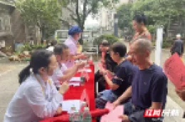 芙蓉街道新河社区联合湘雅常德医院开展“健康惠民”义诊活动