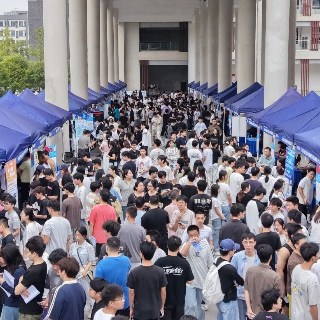 湘潭理工学院2027届毕业生首场招聘会火热举行