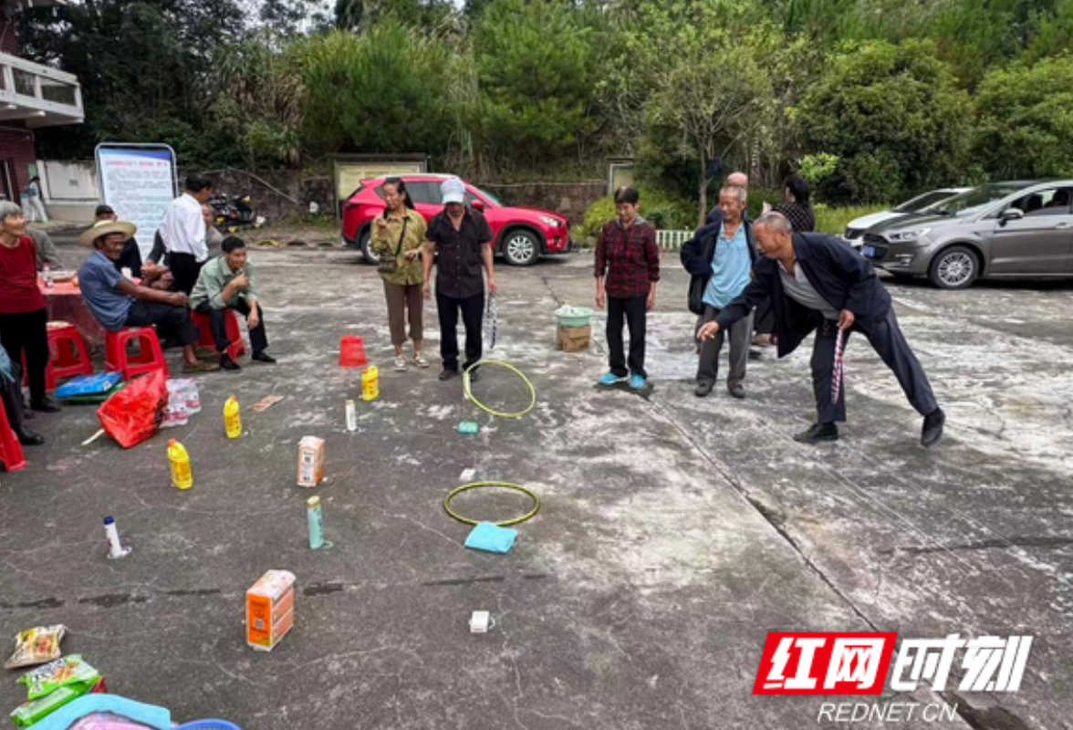慈利县阳和土家族乡“暖心家园”与计生特扶家庭成员共度佳节