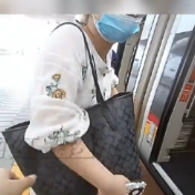 视频 | 长沙南站一孕妇哽咽求助 工作人员耐心安抚 一路护送