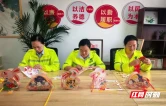 株洲高速志愿者把暖心服务送到司乘身边