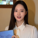今日宜读书｜《当月亮在窗前升起》：一轮明月，安放独处的心事