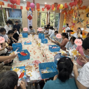 做灯笼、做团扇,医护把康复训练“藏”进节日手工里