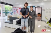 迷路异乡遇困境 汇爱成光暖人心——国网张家界供电公司热心帮扶外籍游客