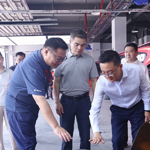 王建球检查假期市场促消费和安全生产等工作