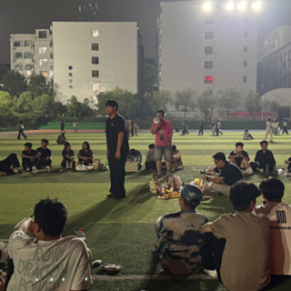 军训场上的别样中秋！湖南交通工程学院开展中秋慰问新生活动