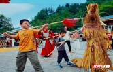 旌旗扬峰林 中秋趣游杨家界索道 沉浸式国风体验引客来