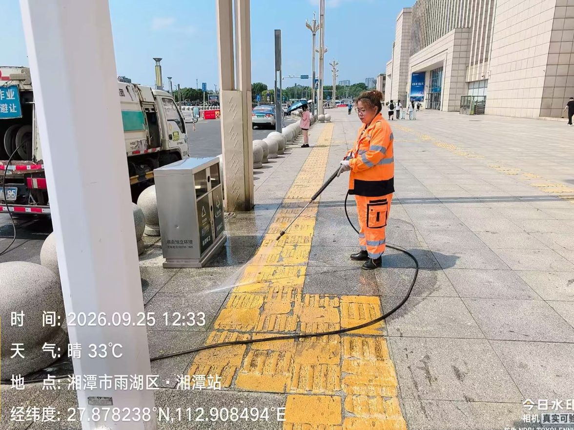 月圆中秋 “城”心守护 湘潭城管全力保障城市干净有序安全