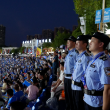 组图丨月照绿茵,警护湘超——永州公安陪你“足”够安心