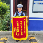 张家界市公安局交通管理支队直属二大队:尽职尽责贴心服务 热情帮助温暖人心