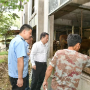 贺辉暗访畜禽养殖污染问题整改工作