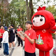 "快闪 + 倡议 + 知识竞赛 + 宣讲",全方位、多角度推动党的民族政策深入人心——张家界市民族团结进步宣传周综述