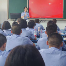 陈凤姣:三尺讲台“铸警魂” 十年坚守育新人