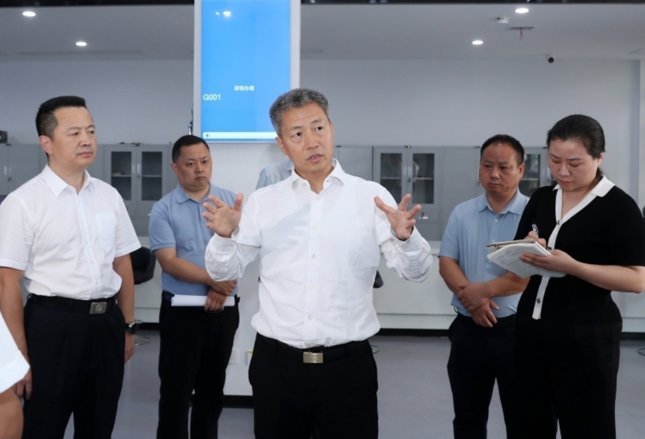 曾超群赴双峰县调研综治中心规范化建设和运行工作