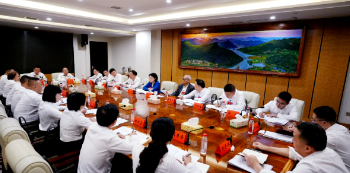 程蓓参加市第十三次党代会邵东市代表团讨论
