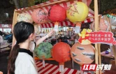 吉首：市集烟火里飘出民族团结“好声音”