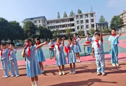 童心向党 礼赞祖国 硖洲中心小学举行庆国庆朗诵比赛